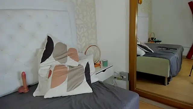 candy eyes  online show from 05-13-26, 06:00