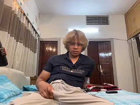LuxeRyn online show from 05-13-26, 04:37
