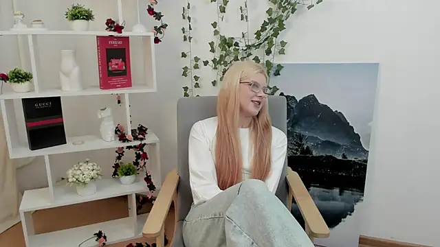 MavisBuzzo online show from 05-13-26, 05:05