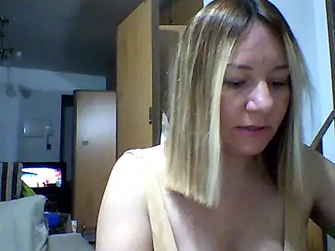 Snapshot of AllisonLove2 chatting on 05-30-26, 10:40 AllisonLove2 online show from 05-30-26, 10:40