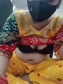 Snapshot of babi8877 chatting on 05-15-26, 01:45 babi8877 online show from 05-15-26, 01:45