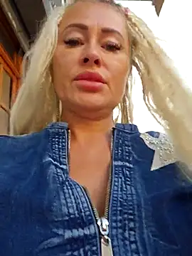 Snapshot of MILFBARBY chatting on 09-15-25, 07:08 MILFBARBY online show from 09-15-25, 07:08