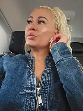 Snapshot of MILFBARBY chatting on 09-30-25, 07:13 MILFBARBY online show from 09-30-25, 07:13