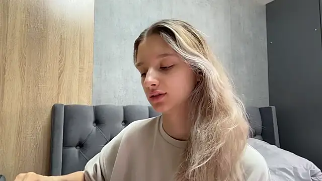Tiffany Blom online show from 05-13-26, 07:28