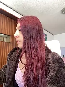 Snapshot of EveRave_Pink chatting on 06-11-26, 02:15 EveRave Pink online show from 06-11-26, 02:15