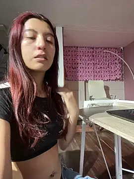 Snapshot of EveRave_Pink chatting on 06-23-26, 11:19 EveRave Pink online show from 06-23-26, 11:19