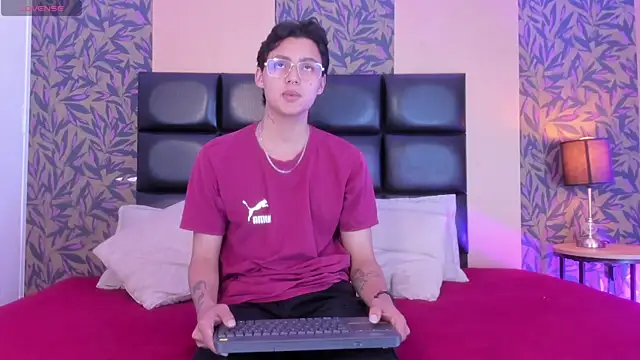 Snapshot of tian_sex chatting on 05-15-26, 03:46 tian sex online show from 05-15-26, 03:46
