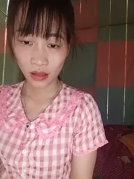 Snapshot of Logii_x chatting on 05-20-26, 03:56 Logii x online show from 05-20-26, 03:56