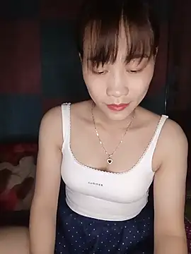 Snapshot of Logii_x chatting on 05-24-26, 04:56 Logii x online show from 05-24-26, 04:56