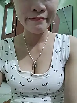 Snapshot of Logii_x chatting on 06-24-26, 04:17 Logii x online show from 06-24-26, 04:17