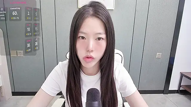 Lucky  cat online show from 05-13-26, 07:17