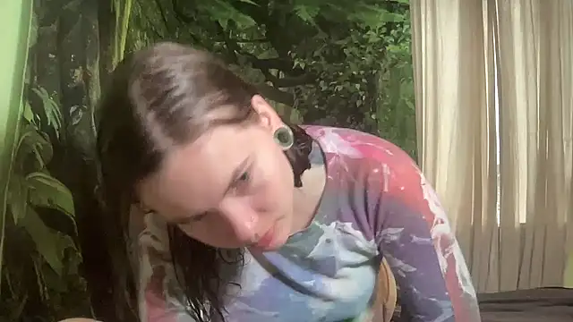 Snapshot of mo0ngoddess chatting on 10-22-25, 12:44 mo0ngoddess online show from 10-22-25, 12:44