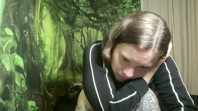 Snapshot of mo0ngoddess chatting on 10-28-25, 03:21 mo0ngoddess online show from 10-28-25, 03:21