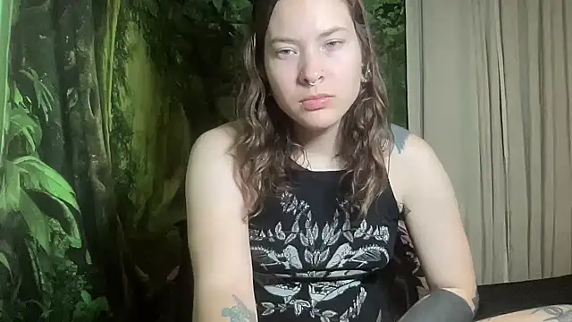 Snapshot of mo0ngoddess chatting on 10-31-25, 02:12 mo0ngoddess online show from 10-31-25, 02:12