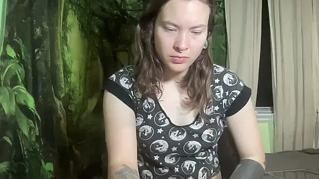 Snapshot of mo0ngoddess chatting on 11-25-25, 03:39 mo0ngoddess online show from 11-25-25, 03:39