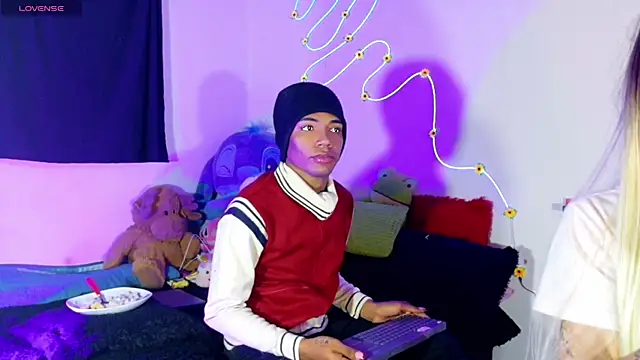 Snapshot of violeta_E_ chatting on 05-18-26, 04:29 violeta E online show from 05-18-26, 04:29