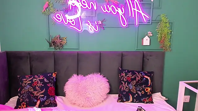 Snapshot of Angel_Fleur chatting on 05-23-26, 01:33 Angel Fleur online show from 05-23-26, 01:33