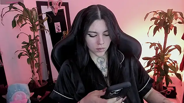 Snapshot of MissCharlottte_18 chatting on 07-02-26, 04:07 MissCharlottte 18 online show from 07-02-26, 04:07