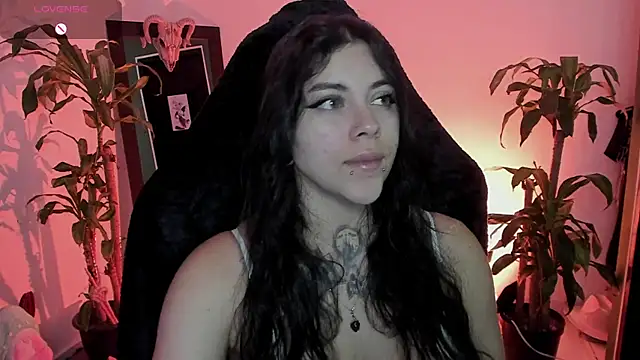 Snapshot of MissCharlottte_18 chatting on 07-08-26, 04:06 MissCharlottte 18 online show from 07-08-26, 04:06