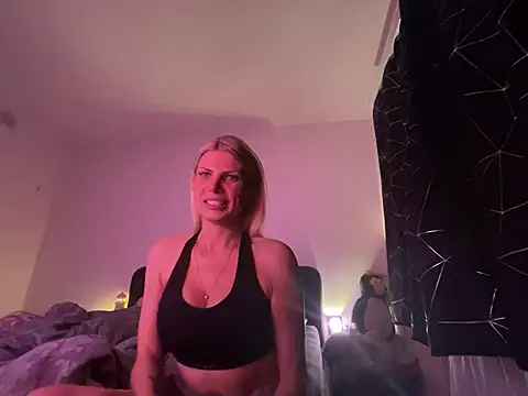 Hailey amour online show from 05-18-26, 09:09