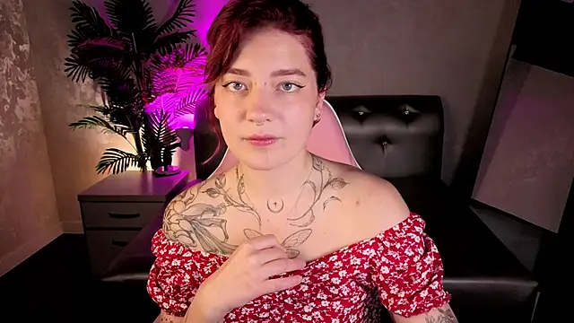 Snapshot of Nikki_Gringer chatting on 06-08-26, 01:28 Nikki Gringer online show from 06-08-26, 01:28