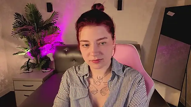 Snapshot of Nikki_Gringer chatting on 06-10-26, 01:28 Nikki Gringer online show from 06-10-26, 01:28