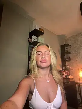 CharlottemilfUKx online show from 05-25-26, 11:11