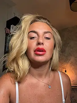 CharlottemilfUKx online show from 05-28-26, 11:13