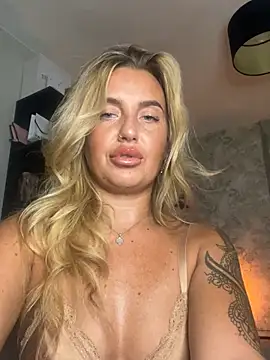 CharlottemilfUKx online show from 06-02-26, 07:49