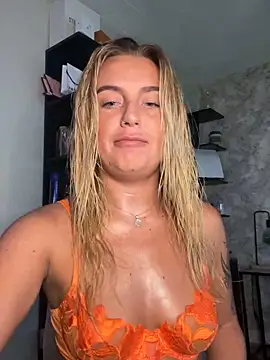 CharlottemilfUKx online show from 06-04-26, 07:53