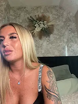 CharlottemilfUKx online show from 06-17-26, 07:04