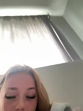 miaflowerxx online show from 06-15-26, 10:06