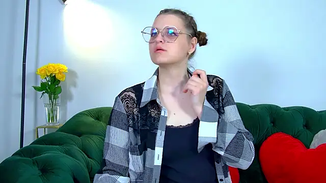AlexaAvery online show from 06-06-26, 06:40