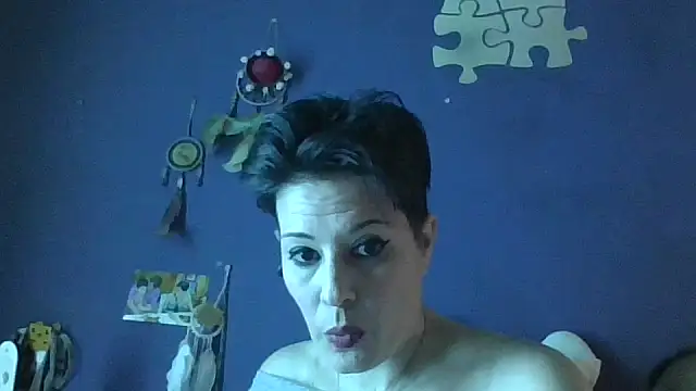 Snapshot of Estrella_40 chatting on 05-17-26, 05:09 Estrella 40 online show from 05-17-26, 05:09