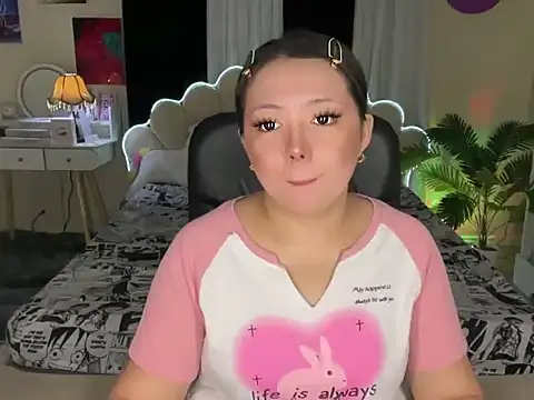 Snapshot of RingMyBelle chatting on 05-16-26, 01:10 RingMyBelle online show from 05-16-26, 01:10