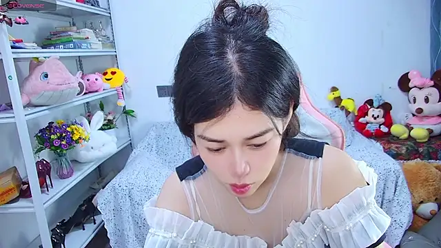 QinQin-888 online show from 06-17-26, 10:54