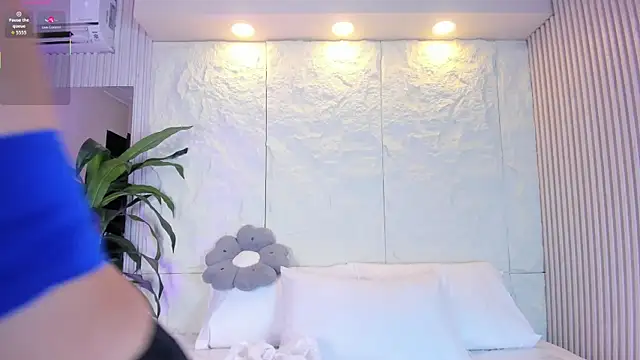Snapshot of Dulce_Vict chatting on 06-19-26, 03:55 Dulce Vict online show from 06-19-26, 03:55