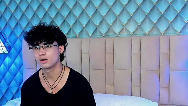Snapshot of Sofia-Ethan chatting on 06-10-26, 07:24 Sofia-Ethan online show from 06-10-26, 07:24