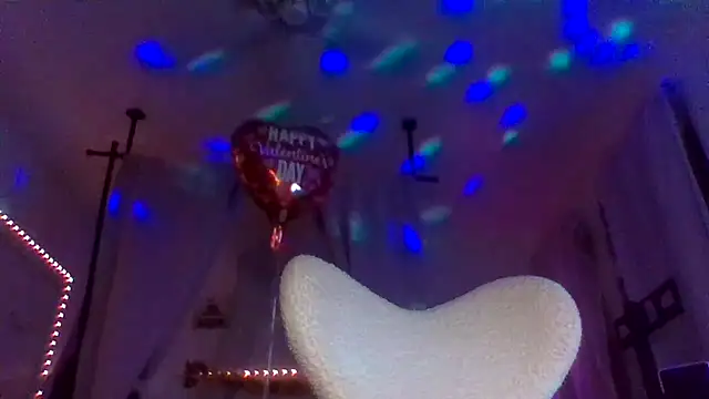 Snapshot of NailGoddessnow chatting on 02-15-26, 08:46 NailGoddessnow online show from 02-15-26, 08:46