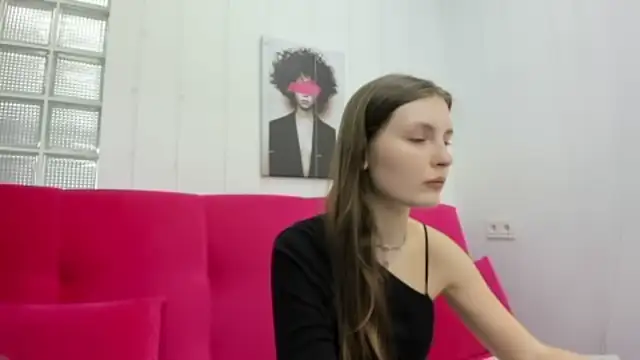 Snapshot of Shyly__Lisa chatting on 06-28-26, 08:20 Shyly Lisa online show from 06-28-26, 08:20