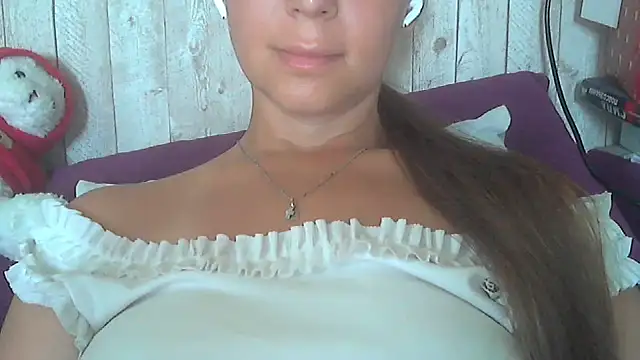 Bella--White online show from 06-16-26, 05:43