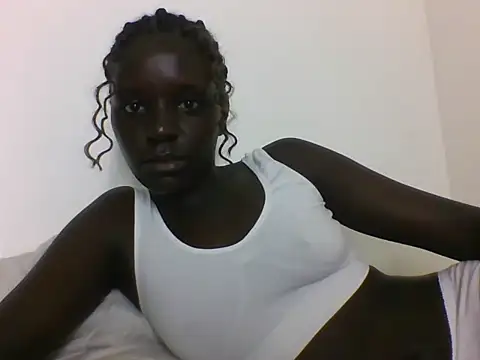 Snapshot of LatishLava chatting on 05-17-26, 02:02 LatishLava online show from 05-17-26, 02:02