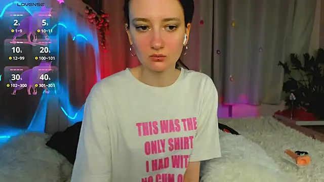 Snapshot of SummerLilaa chatting on 06-04-26, 01:28 SummerLilaa online show from 06-04-26, 01:28