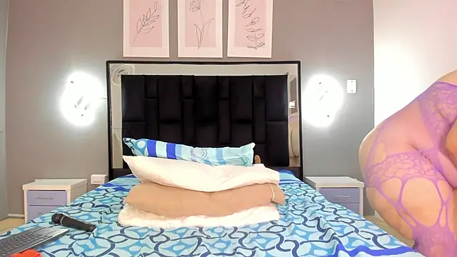 zoe curvyy online show from 06-25-26, 12:20