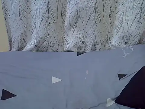Snapshot of petite_pretti chatting on 06-03-26, 02:19 petite pretti online show from 06-03-26, 02:19