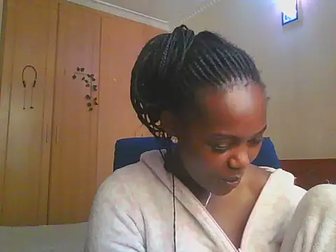 Snapshot of lunahit chatting on 06-23-26, 05:49 lunahit online show from 06-23-26, 05:49