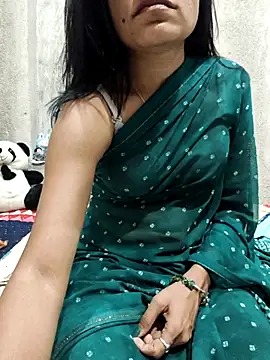 Snapshot of Shanaya_001 chatting on 06-01-26, 06:15 Shanaya 001 online show from 06-01-26, 06:15
