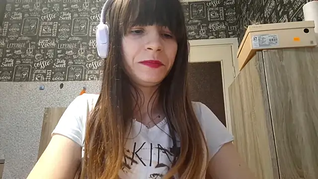 CherlyPrattella online show from 05-16-26, 06:17