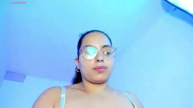 Snapshot of milkqueenboobs chatting on 06-12-26, 03:55 milkqueenboobs online show from 06-12-26, 03:55