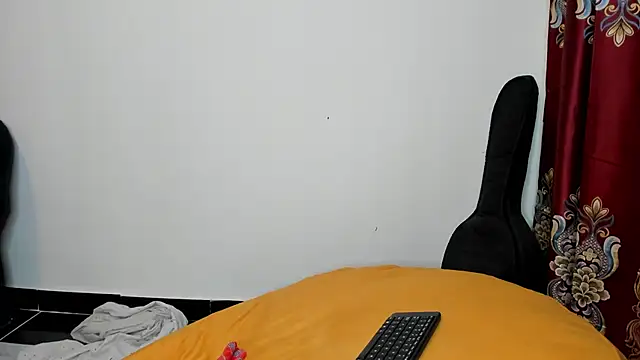 Dynasty Smiles online show from 05-17-26, 07:32